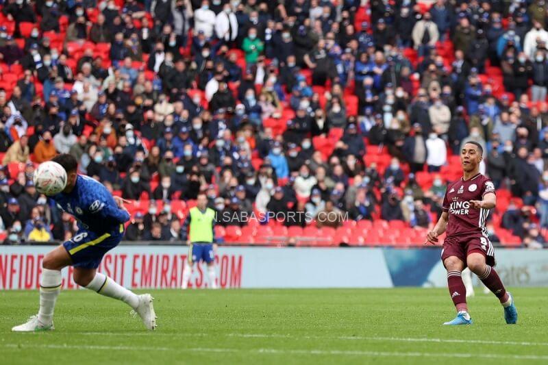 Tielemans ghi dấu ấn bằng bàn thắng đẹp mắt vào lưới Chelsea tại FA Cup