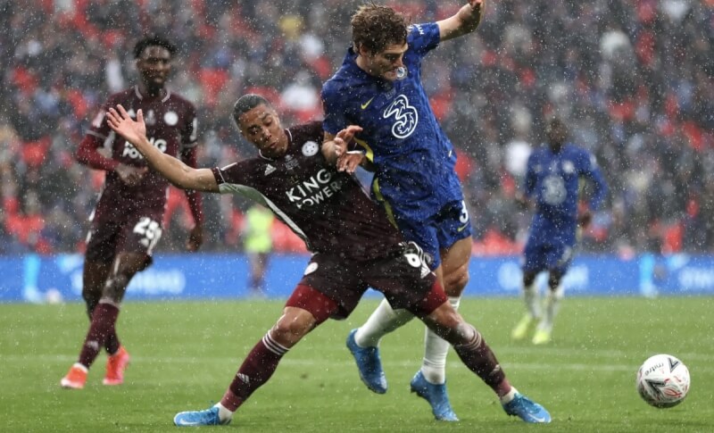 Marcos Alonso chơi không tốt trong trận gặp Leicester tại FA Cup