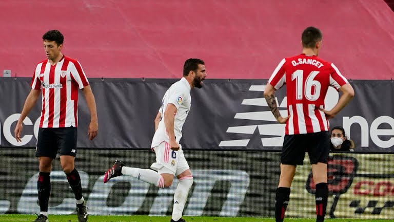 Nacho ăn mừng bàn thắng mở tỉ số trận Bilbao vs Real Madrid - bàn thắng có sự trợ giúp không ít của thần may mắn.