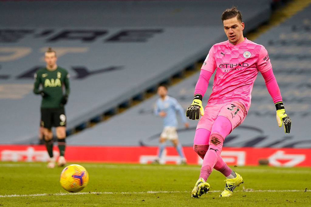 Hàng thủ Man City đã hỗ trợ quá tốt cho Ederson kể từ đầu mùa