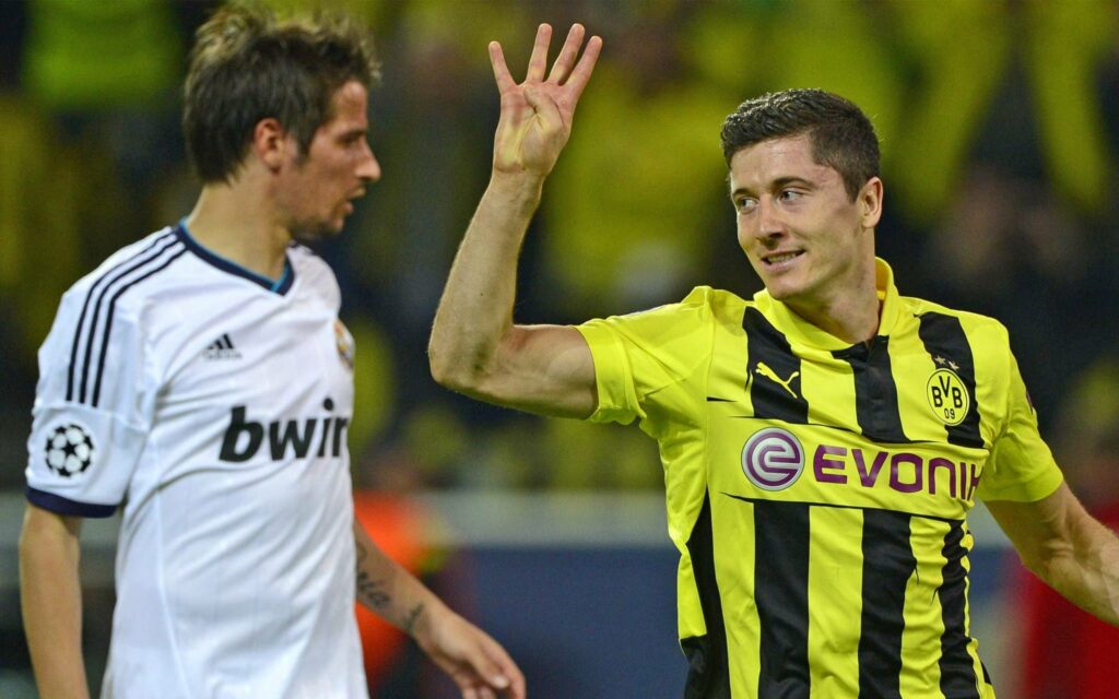 Lewandowski từng ghi 4 bàn vào lưới Real tại bán kết C1 mùa 2014/15