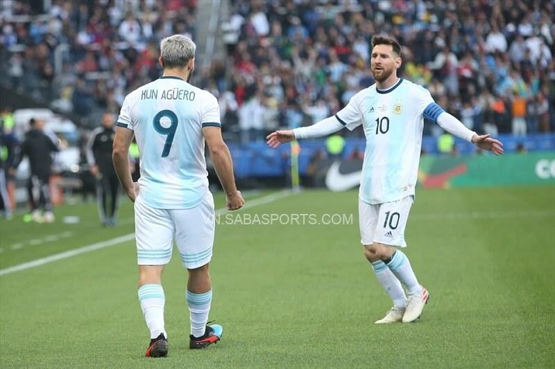 Messi và Aguero là đôi bạn thân. (Ảnh: Twitter)