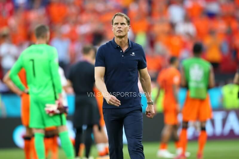 Frank de Boer từ chức do Hà Lan bị loại sớm