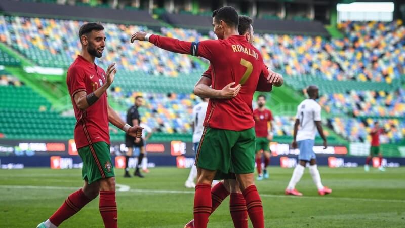 Bồ Đào Nha 4-0 Israel: Bruno thăng hoa, Ronaldo áp sát kỷ lục