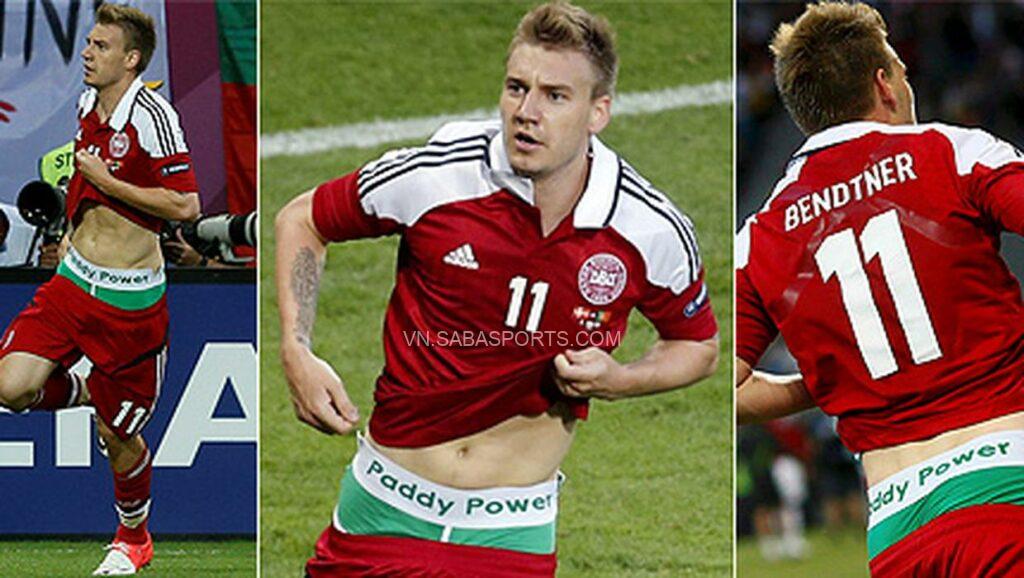 Hành động nổi tiếng của Bendtner tại Euro 2012