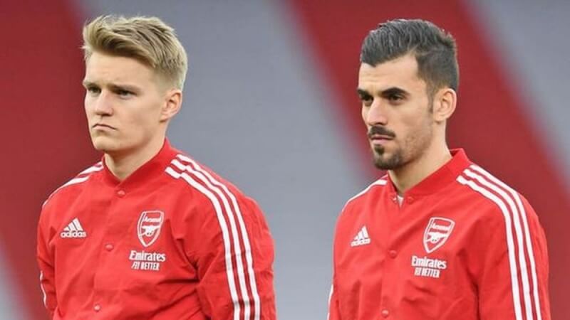 Arsenal xác nhận chia tay bộ đôi tiền vệ