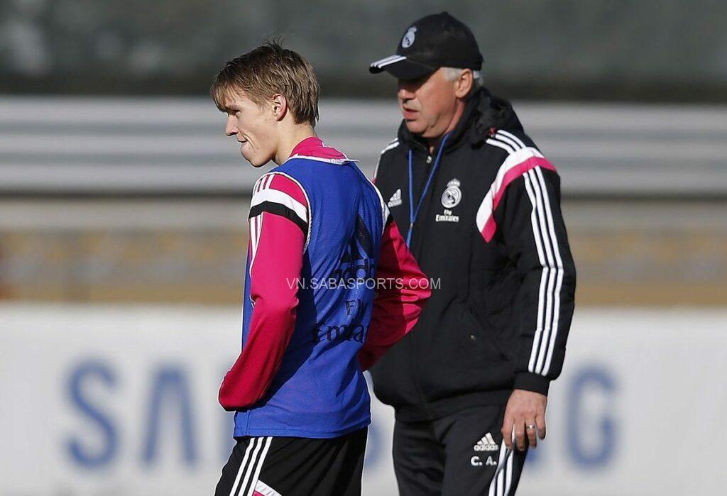 Odegaard quyết định ở lại Real để làm việc với HLV Ancelotti