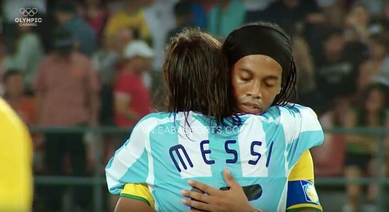 Messi cùng Argentina đánh bại Brazil của Ronaldinho. (Ảnh: The 18)