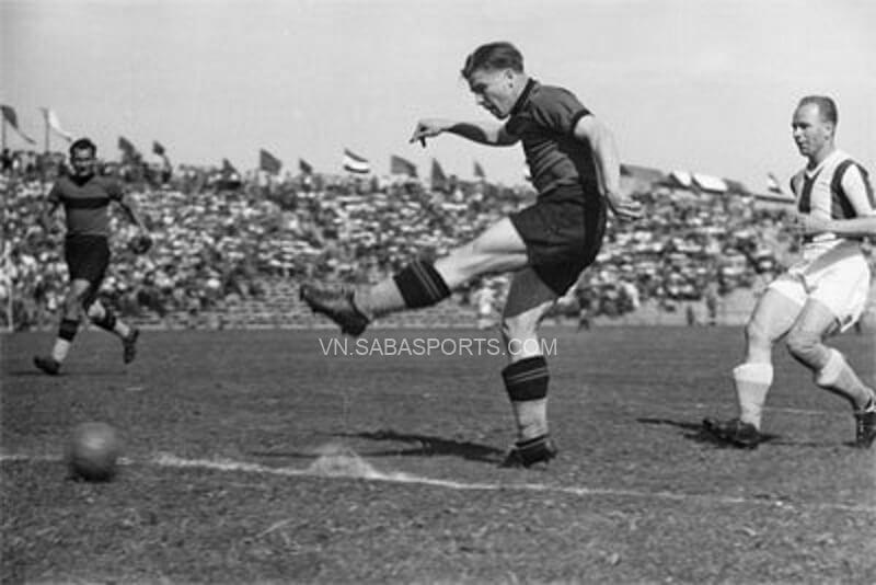 Huyền thoại Puskas ở Olympic 1952. (Ảnh: Twitter)