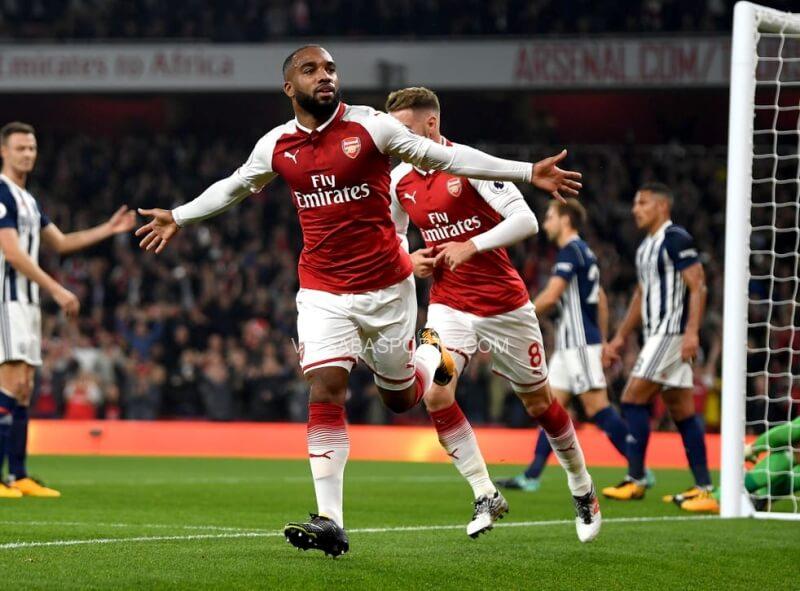 Lacazette ghi 17 bàn mùa giải qua