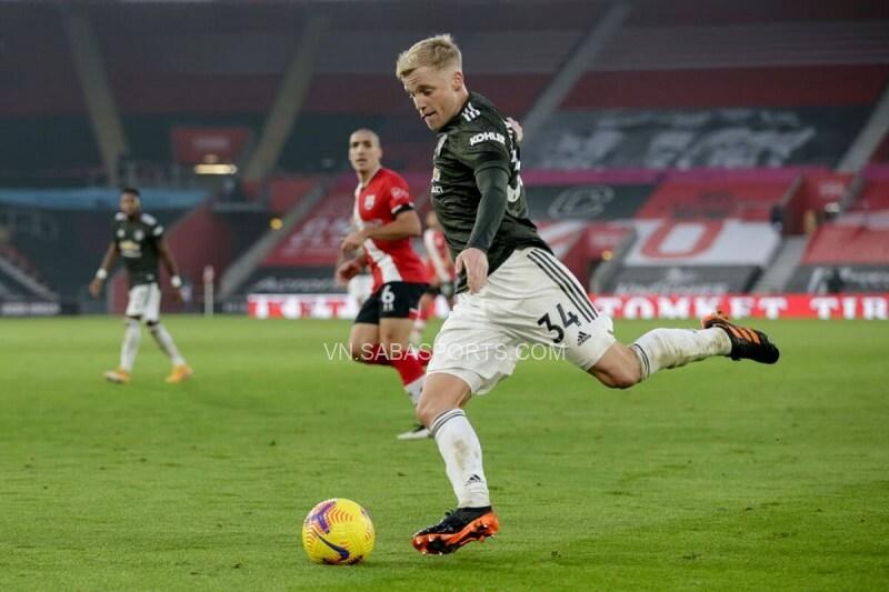 Van de Beek được Barca chú ý. (Ảnh: Twitter)