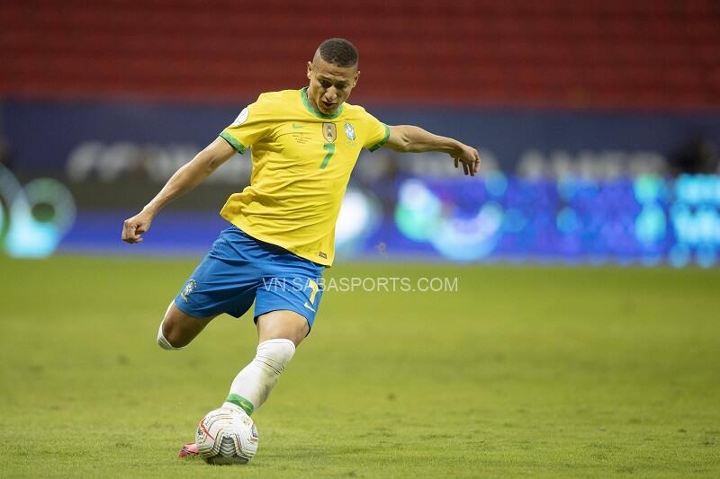 Richarlison đảm nhận trọng trách ghi bàn cho Olympic Brazil. (Ảnh: CaughtOffside)