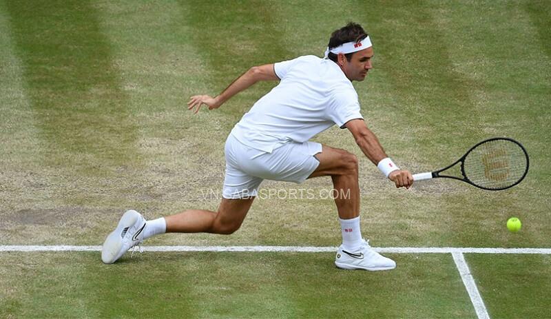 Một pha đánh bóng của Federer tại vòng 3. (Ảnh: VnExpress)