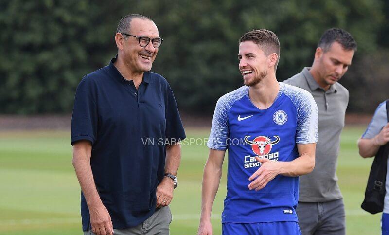 Sarri và Jorginho có mối quan hệ thân thiết. (Ảnh: talkSPORT)