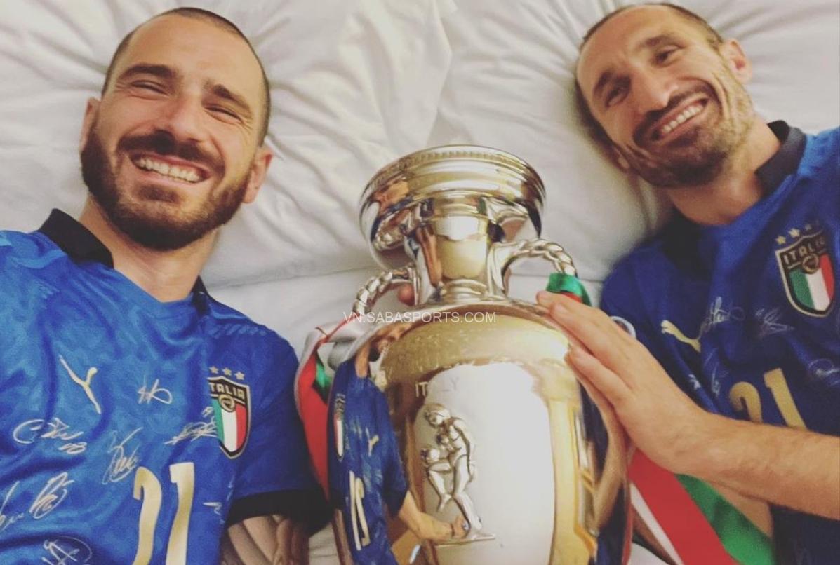 Bonucci thuyết phục Chiellini hãy hoàn thành một giải đấu rồi hẳn cùng giải nghệ