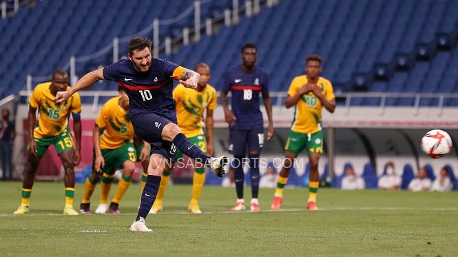 Lão tướng Gignac tỏa sáng với 3 bàn thắng vào lưới Olympic Nam Phi.