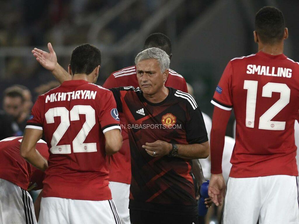 Mourinho từng không ít lần công khai chỉ trích Mkhitaryan và Smalling 