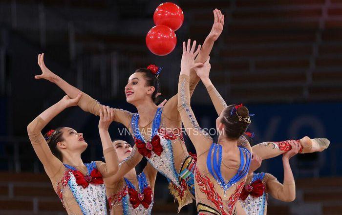 Các cô gái Uzbekistan và màn "nhập gia tùy tục"