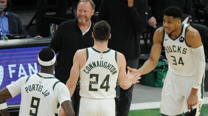 Bucks mùa giải 2020/21 mạnh trong cả tấn công lẫn phòng ngự