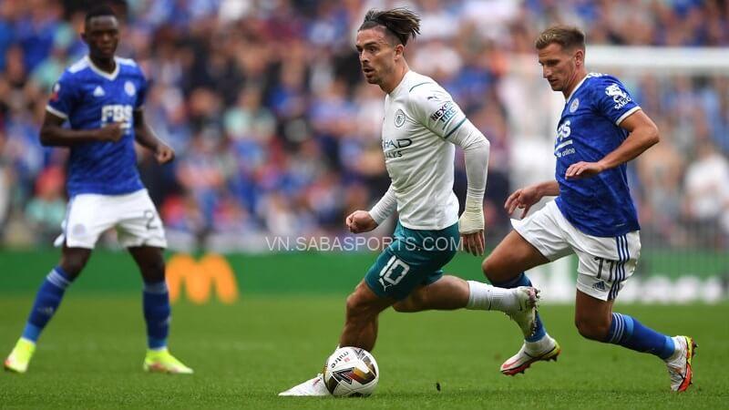 Grealish trong cuộc đụng độ với Leicester City tại Siêu cúp Anh. (Ảnh: Twitter)