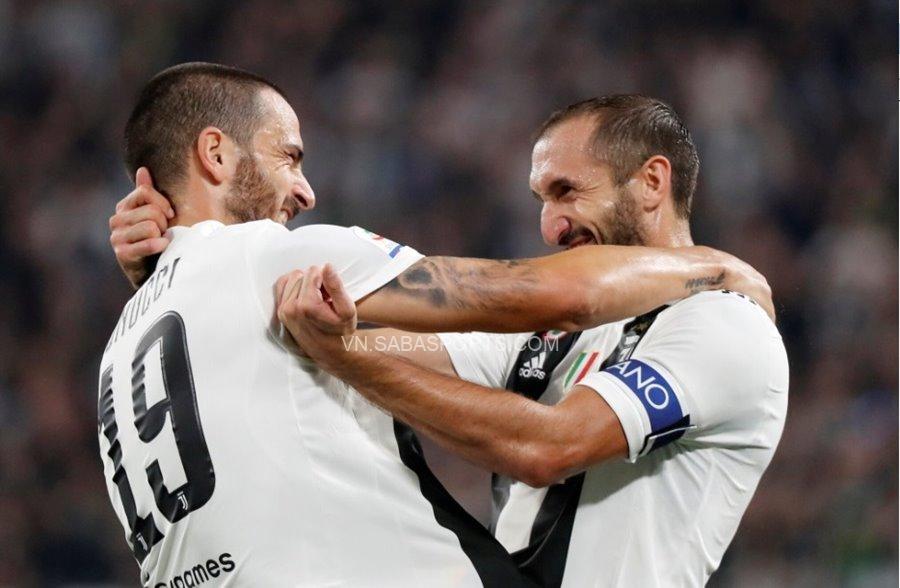 Chiellini tiếp tục sát cánh cạnh Bonucci tại Juve thêm 1 mùa