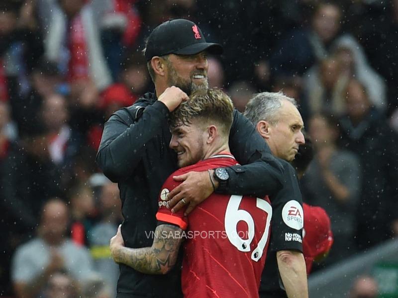 HLV Jurgen Klopp tỏ ra rất hài lòng với màn trình diễn của Elliott