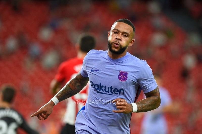 Depay là điểm sáng hiếm hoi của Barca ở trận này