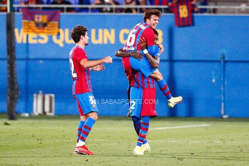 Riqui Puig để lại ấn tượng với pha lập công đẹp mắt (Ảnh: Getty Images)