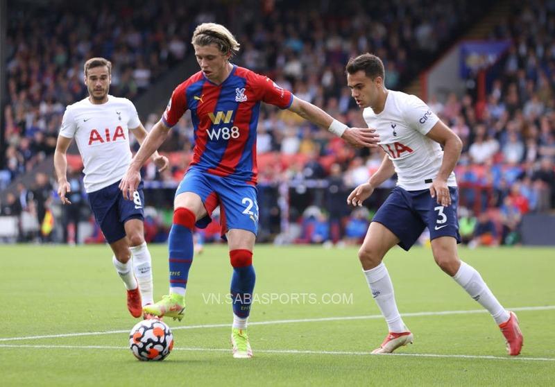 Crystal Palace là đội chơi nhỉnh hơn ở hiệp thi đấu đầu tiên