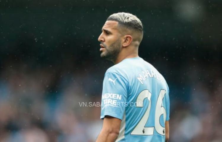 Mahrez phải nhuộm lại tóc vì… sợ ngồi dự bị