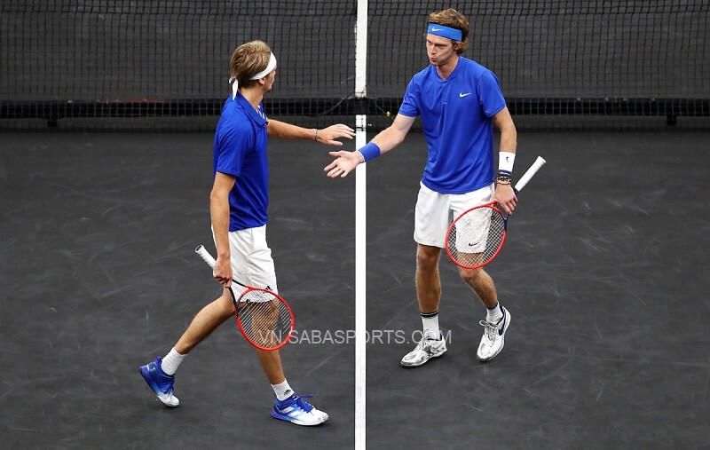 Zverev và Rublev kết hợp trong trận đánh đôi. (Ảnh: Twitter)