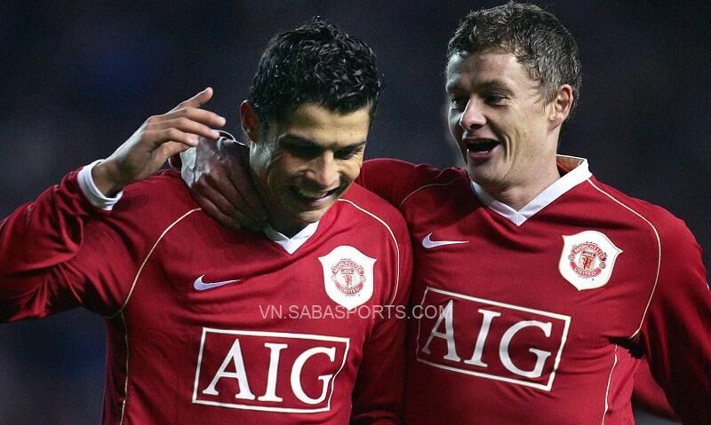 Solskjaer và Ronaldo ngày còn thi đấu chung. (Ảnh: Flipboard)