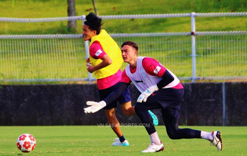 Văn Lâm gặp chấn thương khi đang có cơ hội vươn lên là thủ môn số 2 của Cerezo Osaka