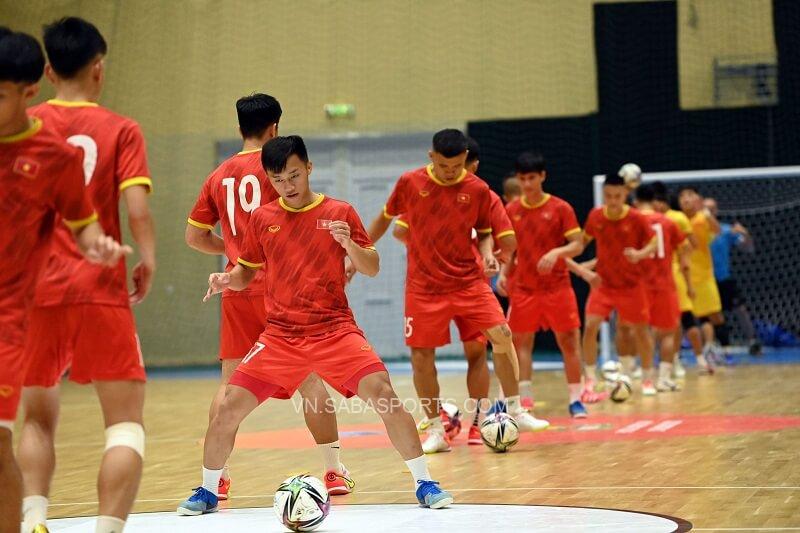 ĐT futsal Việt Nam đang nỗ lực tập luyện. (Ảnh: Báo Bình Dương)