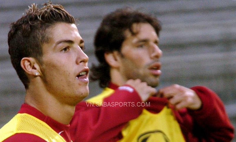 Nistelrooy được cho là rời MU vì sự hiện diện của Ronaldo