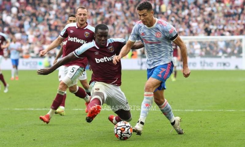 Zouma đã không phạm luật trong pha va chạm với Ronaldo