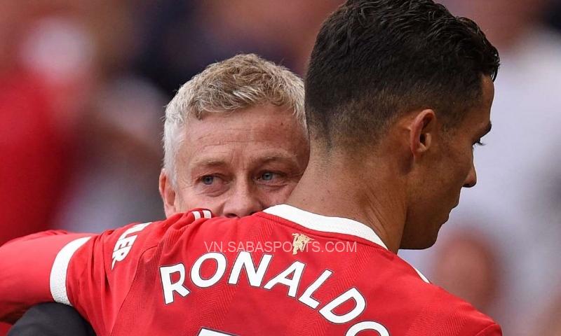 Ronaldo khen ngợi và tin tưởng Ole