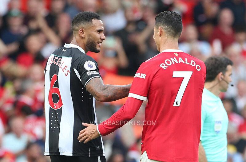 Lascelles xin đổi áo với Ronaldo sau trận