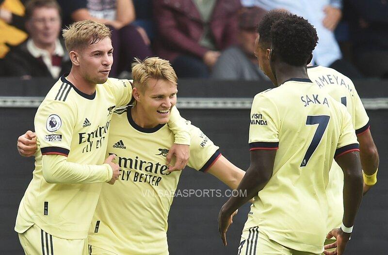 Odegaard mở điểm với tuyệt phẩm sút phạt 