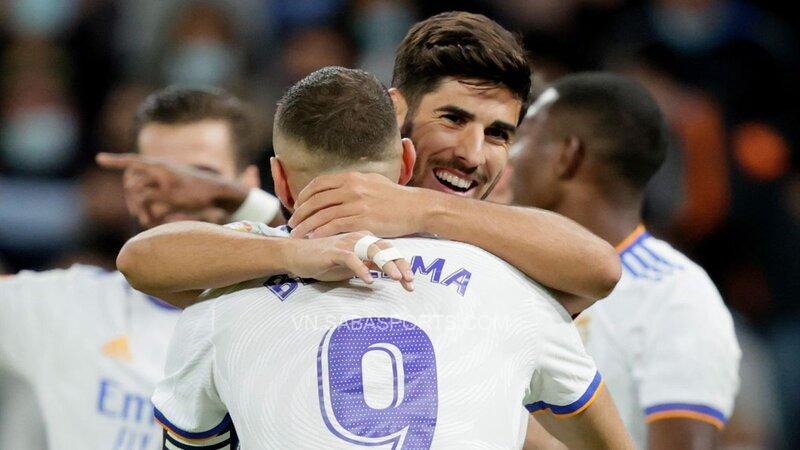 Asensio chói sáng với cú hattrick 