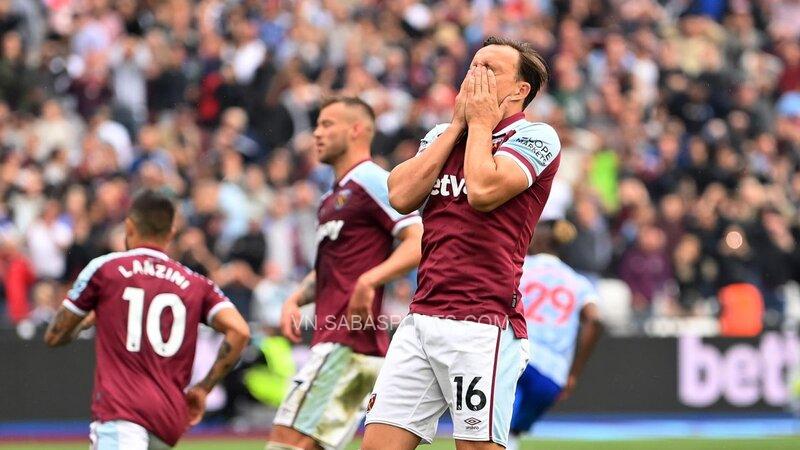 Noble khiến West Ham sụp đổ khi đá hỏng quả phạt đền quyết định