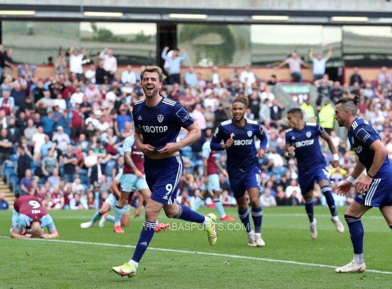 Bamford giúp Leeds lấy 1 điểm từ Burnley