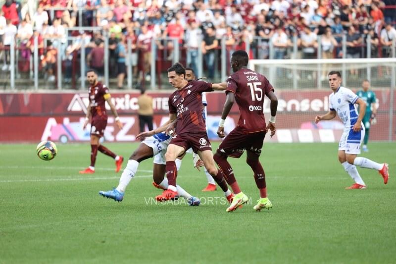 Metz vừa thua 0-3 trước Strasbourg