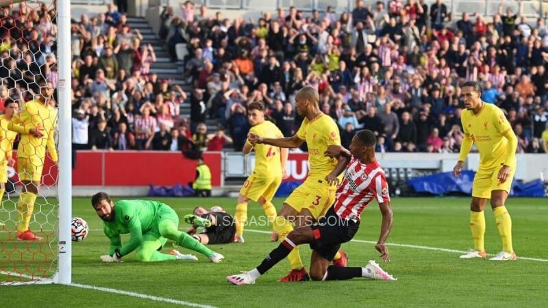 Liverpool để Brentford ghi đến 3 bàn vào lưới