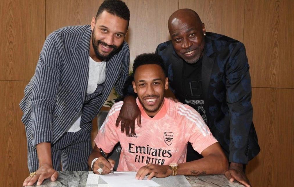 Kể từ ngày ký hợp đồng mới với Arsenal, Aubameyang đã sa sút không phanh