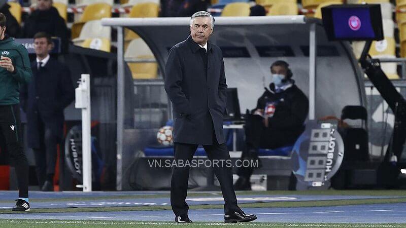 Ancelotti quan sát các học trò. (Ảnh: Marca)