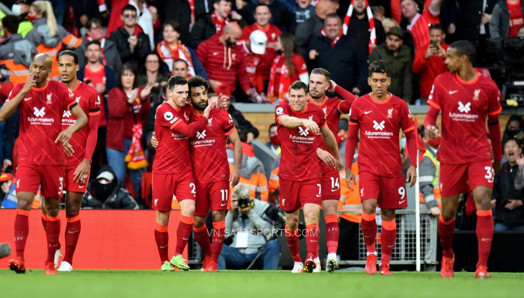 Các cầu thủ Liverpool ăn mừng bàn thắng