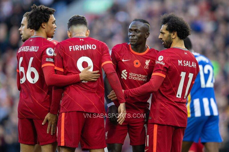 Liverpool có lợi thế lớn với 2 bàn chóng vánh