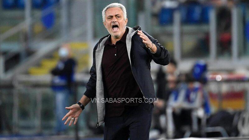 Mourinho sẽ trở lại băng ghế chỉ đạo sau khi bị treo giò ở trận đấu trước