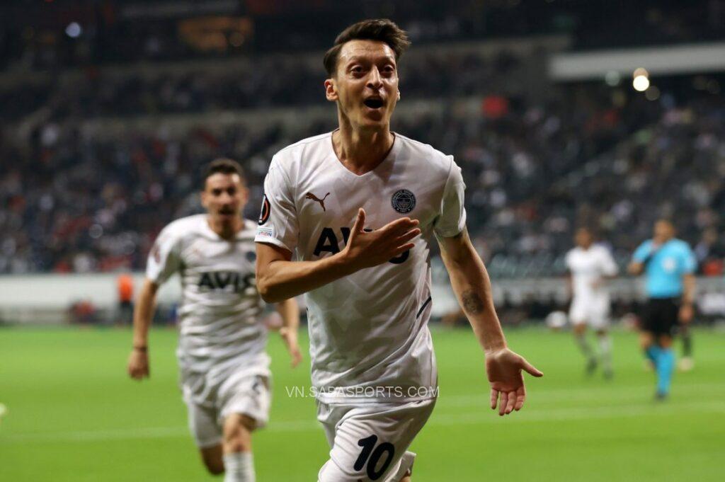 Ozil đã khởi đầu mùa này rất ấn tượng